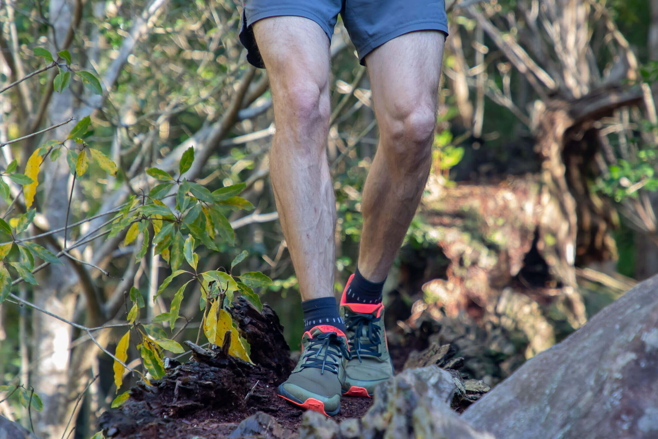 runner balancing along log