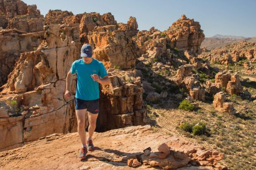 What is the difference between hiking and trail running?